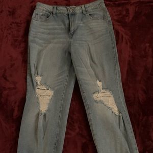 Distressed jeans (juniors)